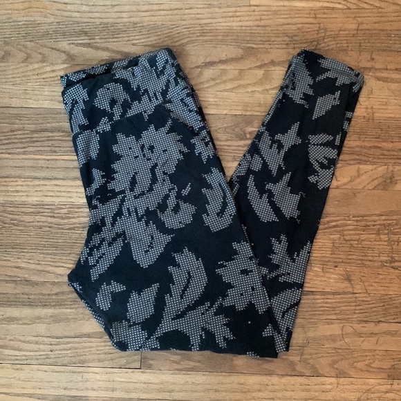 Women’s LuLaRoe Tall & Curvy Leggings Bundle- Mickey Mouse & Cute Patterns - Picture 6 of 10